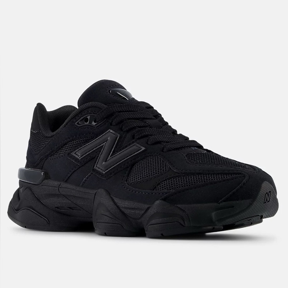 New Balance women All-Black Sneakers